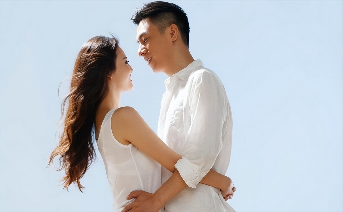 情侣在网约车上遭司机不满,情侣在网约车上吵架连扇耳光后续