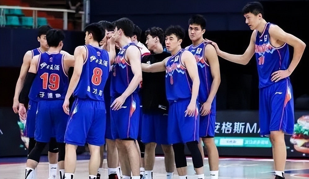 篮协对周琦的处理,新疆男篮回应周琦退出新赛季