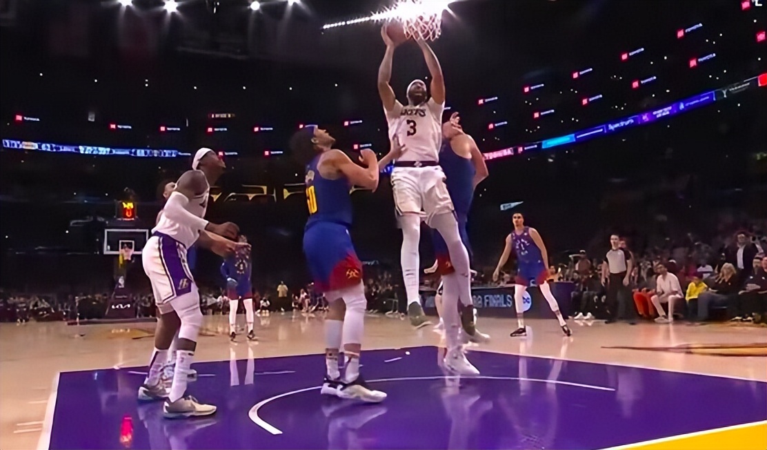 裁判承认误判曼联,施罗德两次技术犯规