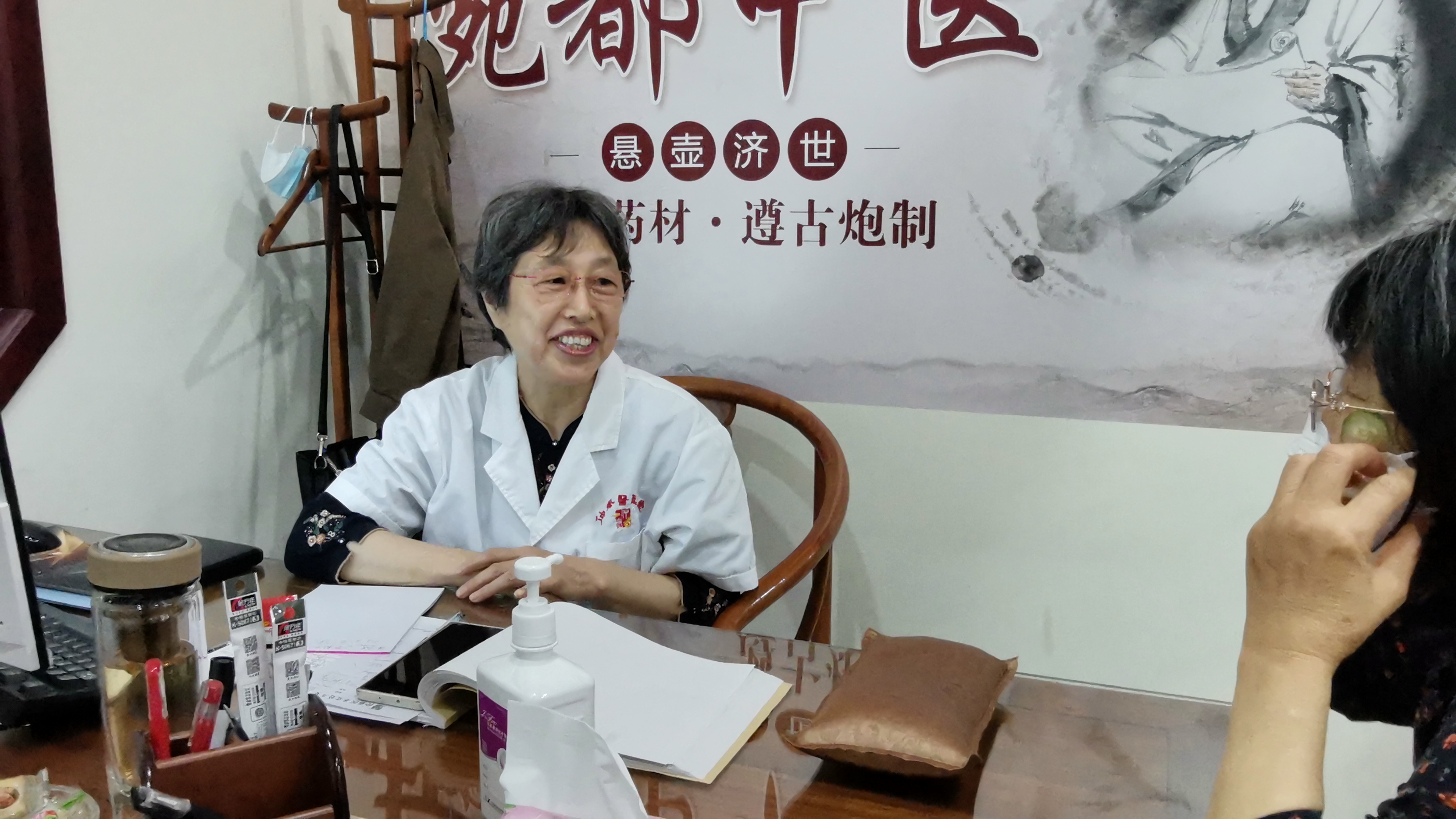 肺癌晚期患者吃药恶心反吐怎么办,肺癌喝中药后恶心是什么情况