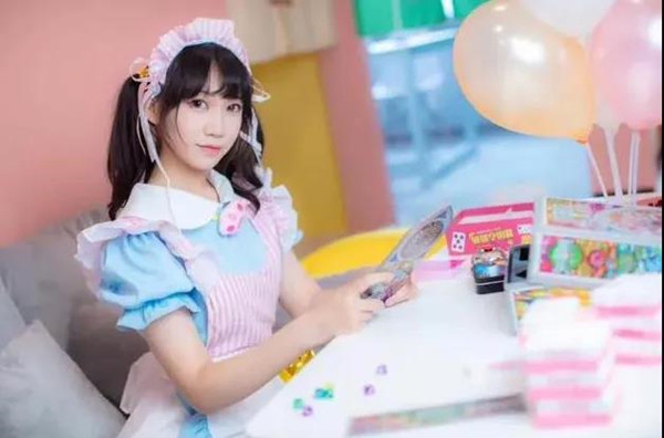 左手女仆，右手aj：高中生小王氪金30万，桌游店水这么深？