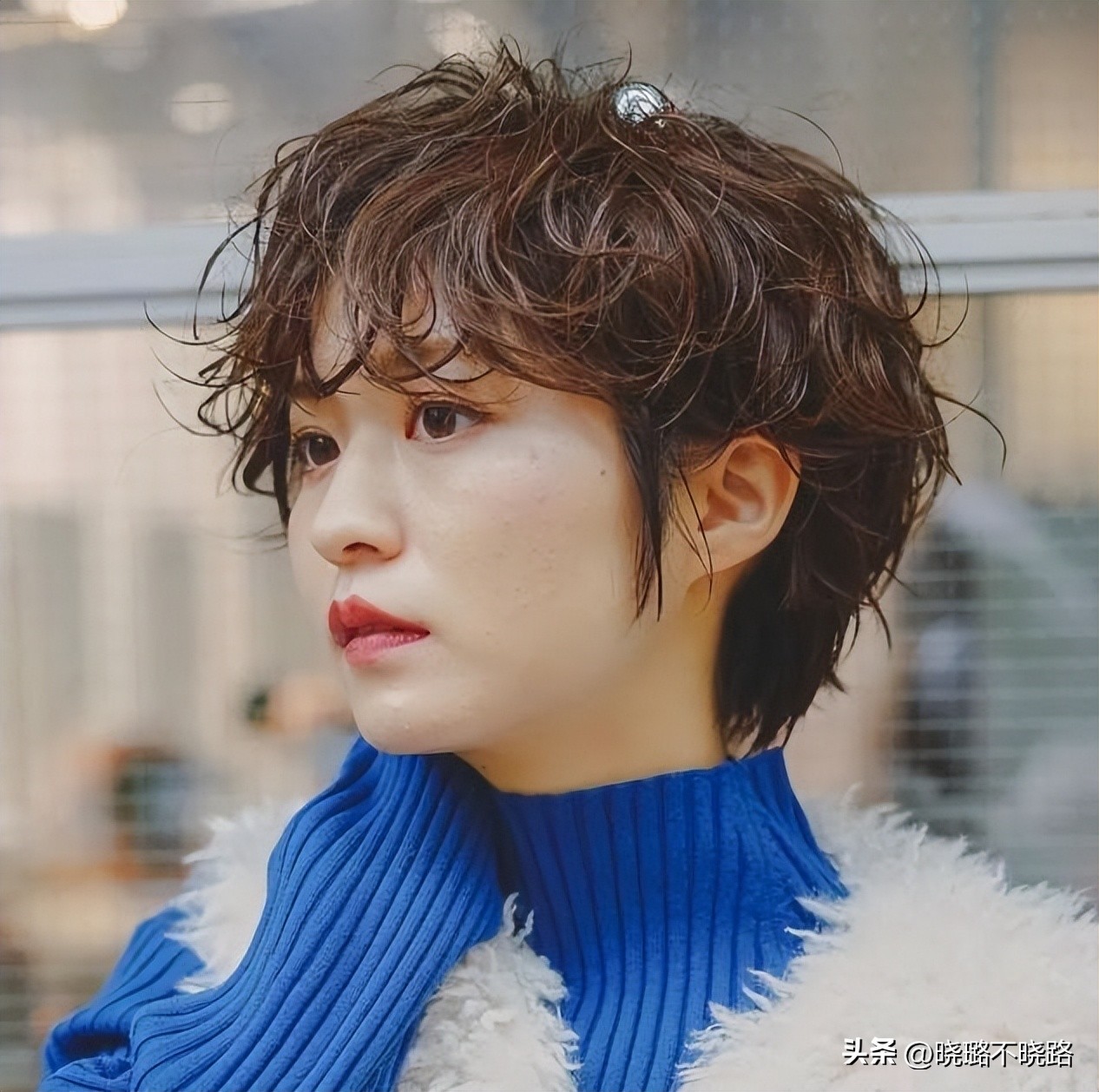 流行女款露耳烫发,2019流行发型中年女烫发