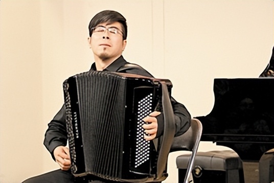 谢苗诺夫巴扬手风琴教程,俄罗斯手风琴演奏家谢苗诺夫