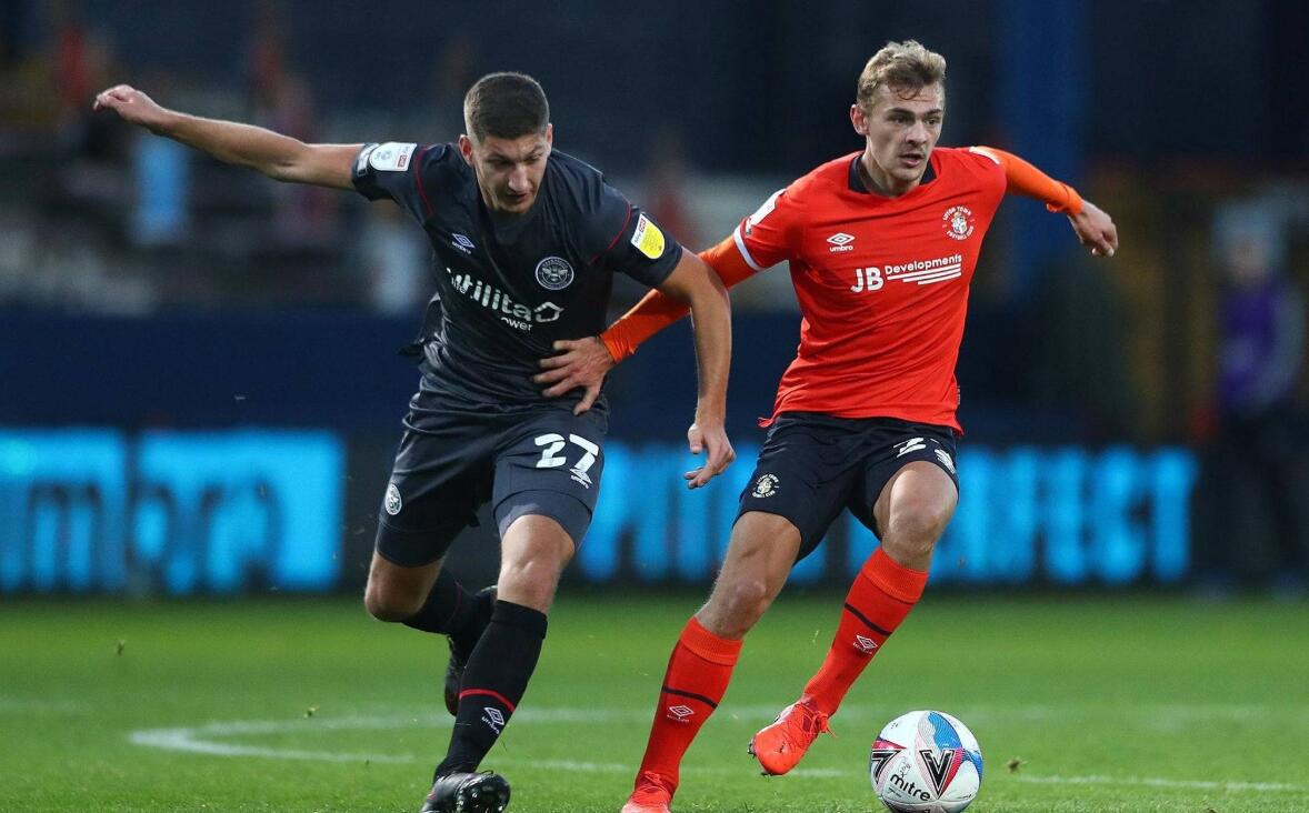 英国百年小球队，投入550万英镑，如今升入英超，如何做到？