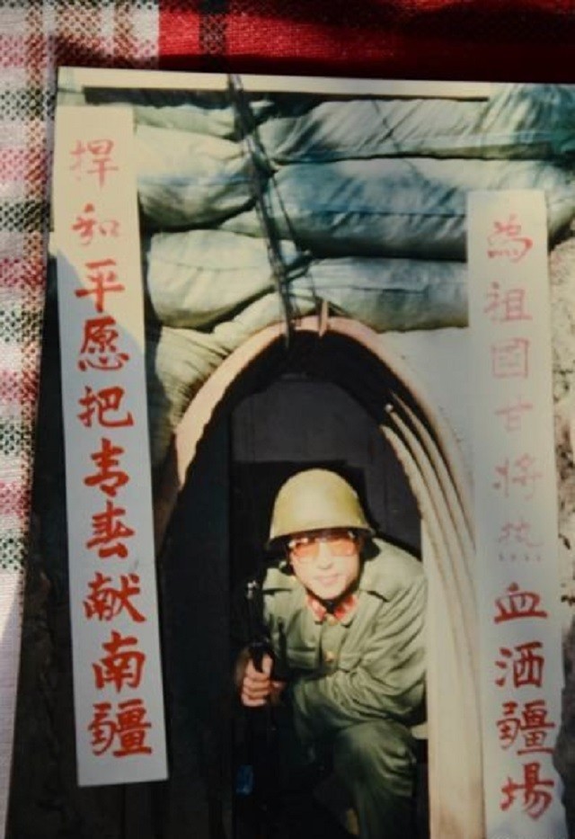 对越自卫反击战，前线战士都爱抽什么烟？女兵抽烟是为了“帮忙”