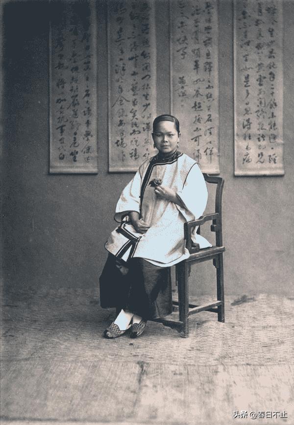 纳粹老照片犹太女人,老照片纳粹女魔头的下场