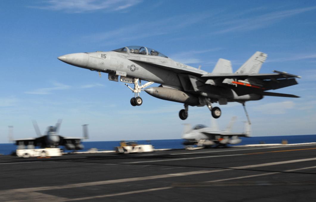 超级大黄蜂能干掉蜂群吗,超级大黄蜂和歼15谁更厉害