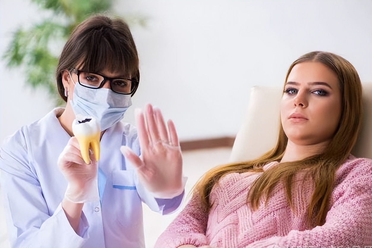 女生大姨妈来血块怎么回事,大姨妈来了排出一坨坨的血块