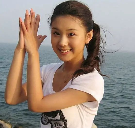 辣妈少女李小萌：二胎喜获小王子，30天月子中心花费40万