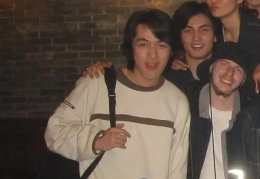 胡歌消失三个月后发的一条微博,40岁的胡歌能有多迷人