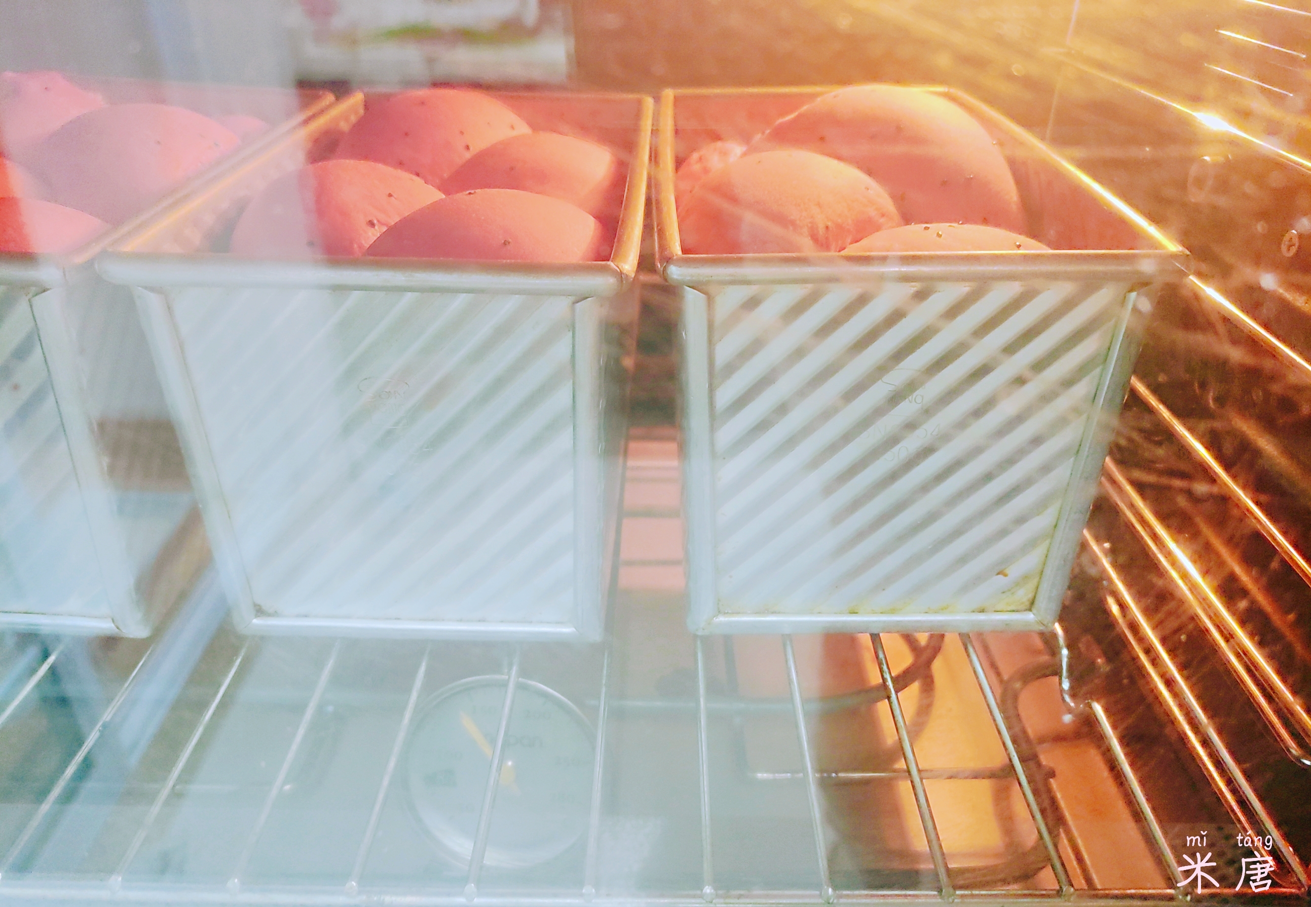 米唐麻麻玩转面团：#吐司日记#火龙果蔓越莓乳酪吐司