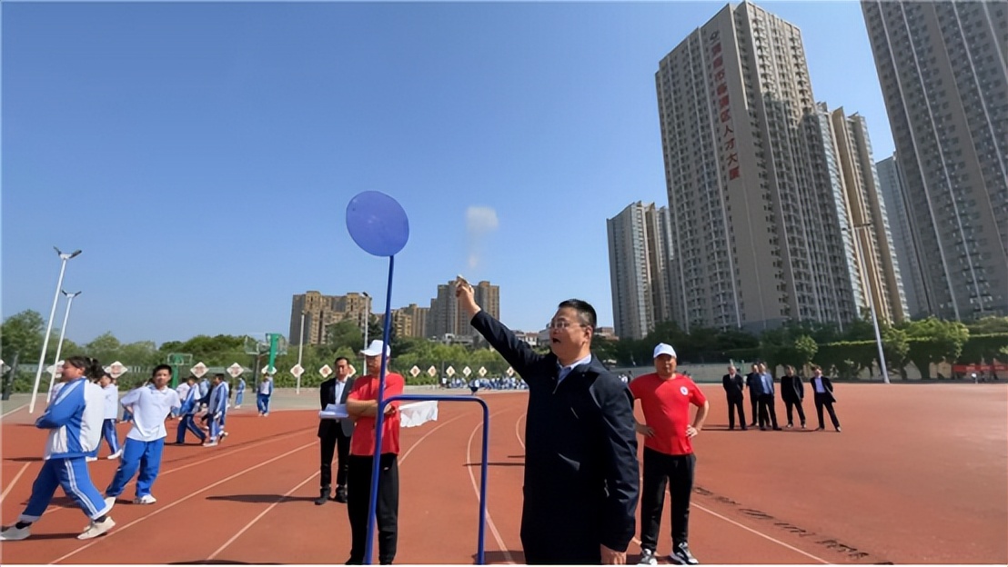 青春正当时赛场显活力｜育红初级中学名校＋发展共同体举行“我运动我健康我劳动我快乐”主题春季田径运动会