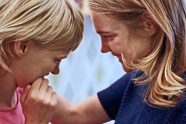 身价200亿LV太子妃找回失散多年的亲妹！网友傻眼：还缺妹妹吗？