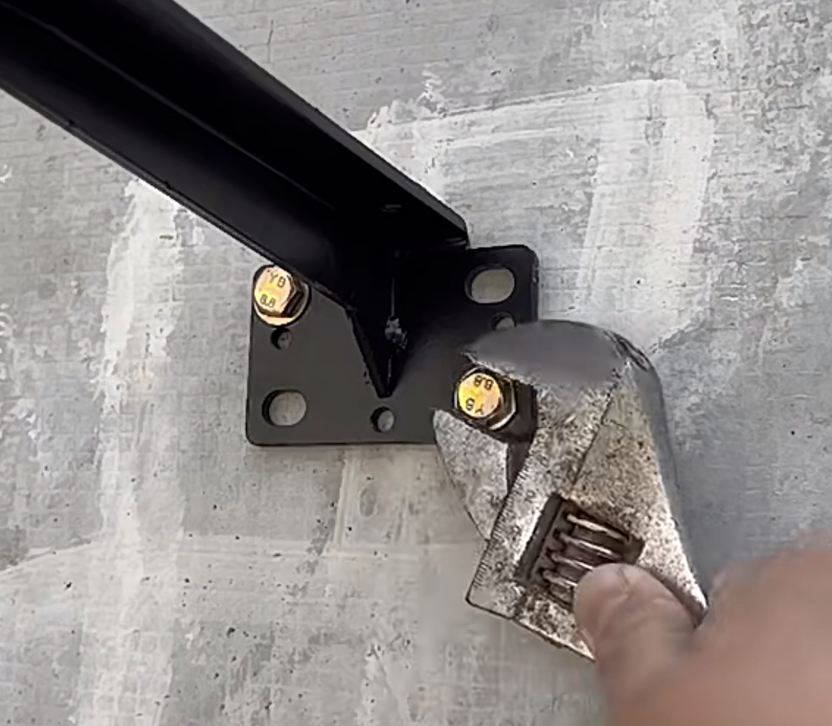 怎样打膨胀螺丝,如何打膨胀螺丝孔防止打穿