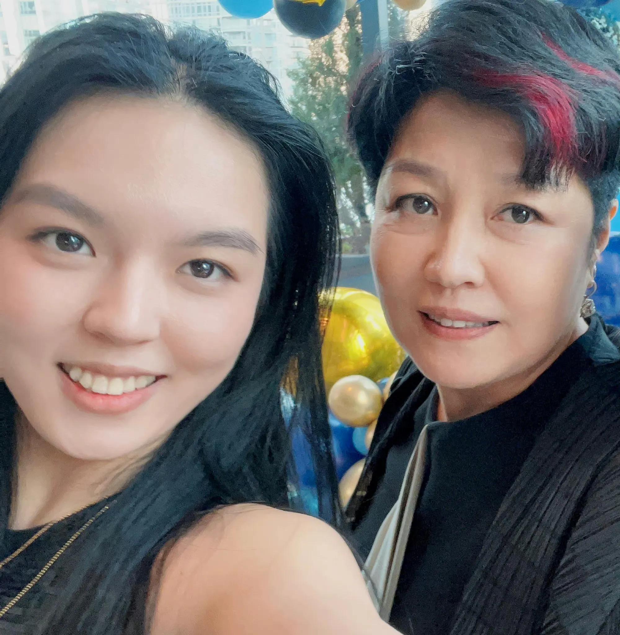 哈文多年后再回国晒照感叹回家好,哈文回国后感动视频