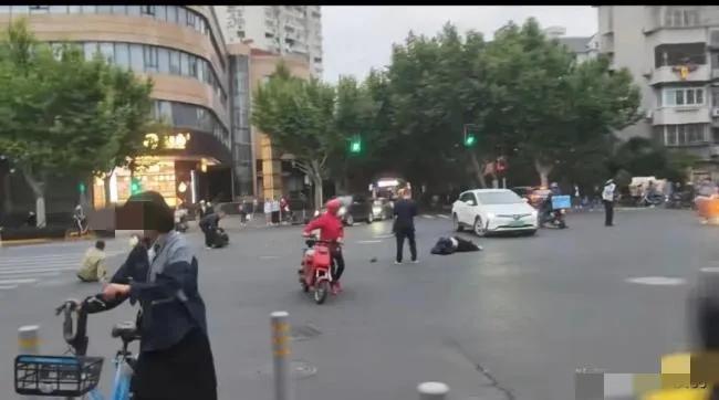 上海特斯拉汽车失控1死5伤,上海特斯拉车祸最新事故