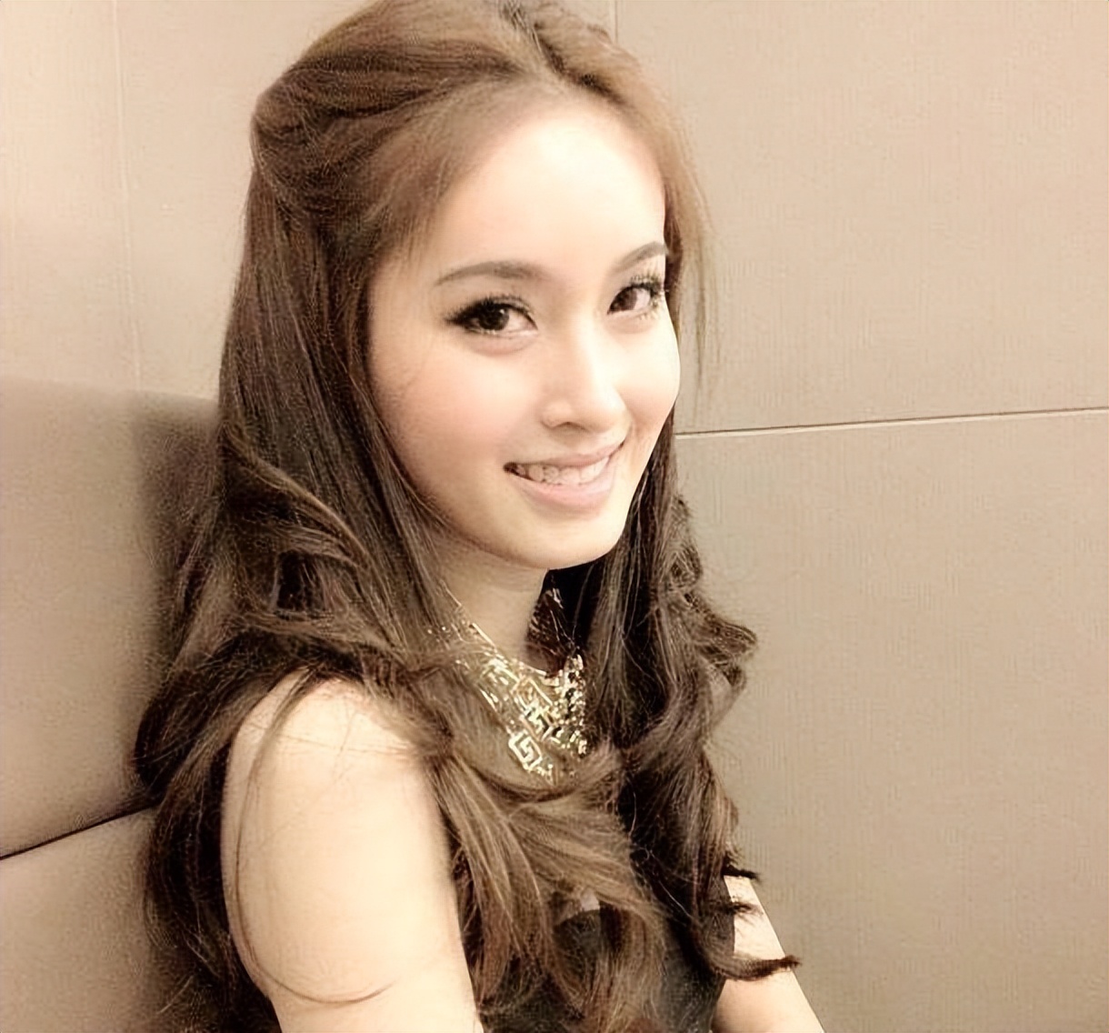 富豪娶泰国女妖现在过得怎么样了,泰国最美人妖嫁中国富豪后续