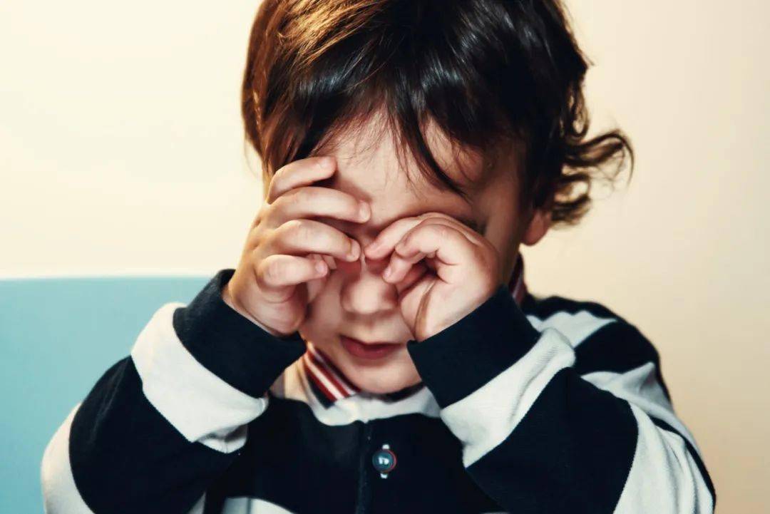 宝宝经常哭闹的原因是什么,宝宝总是爱发脾气哭闹是什么原因