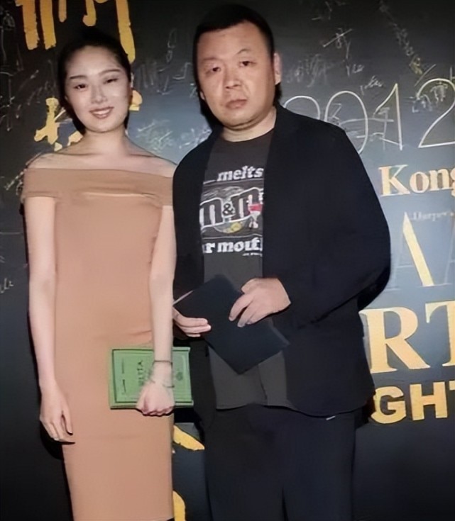 又穿假货被锤！京圈贵妇变寒门贵妇，网红晚晚是怎么沦为全网嘲的