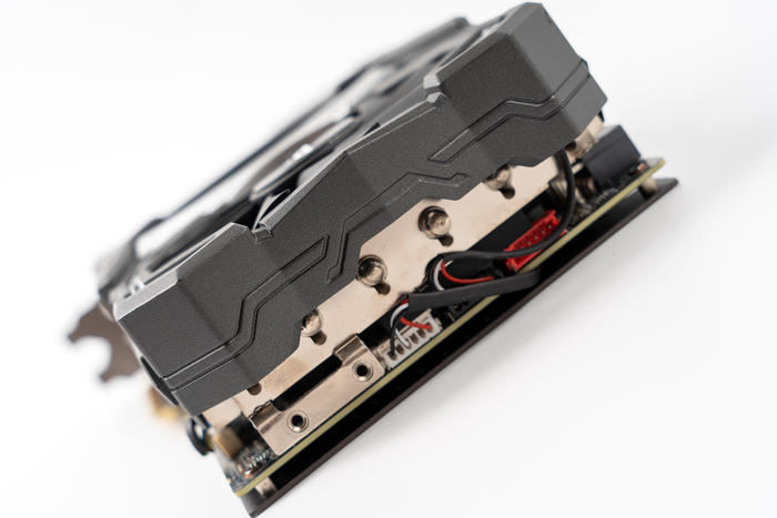 微星z690刀锋可以用1070ti吗,微星z690刀锋钛对比吹雪