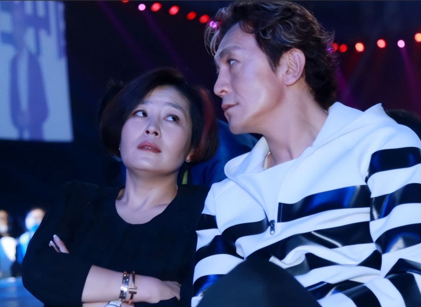 李咏妻子哈文家庭背景显赫,李咏去世后他的妻子哈文怎么样了