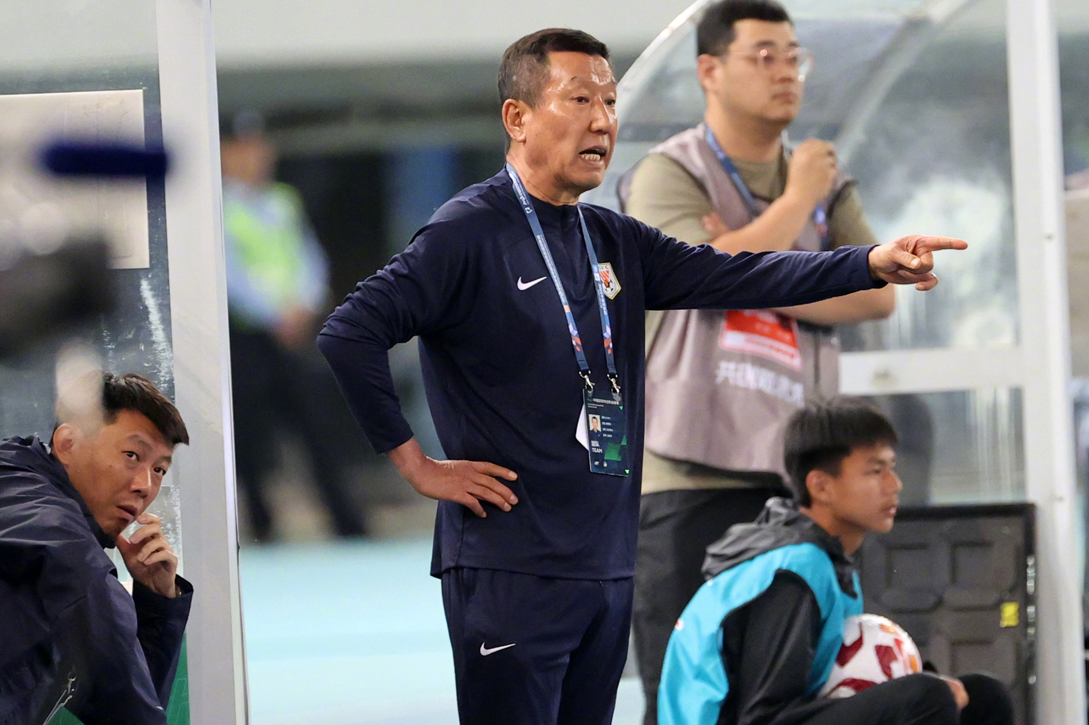 崔康熙谈球队何时能走出困境,媒体人崔康熙在泰山队帅位很稳