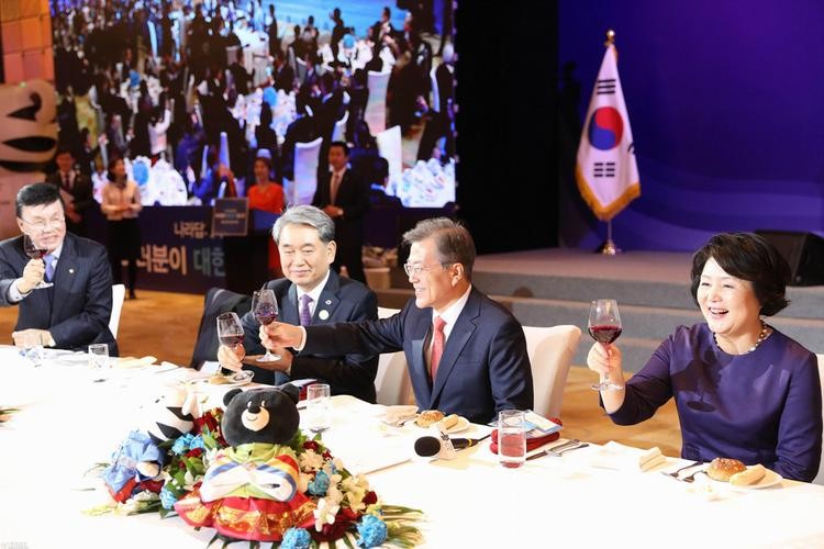 轮到美国坚决反对了，叫嚣将报复中国，日韩急了，派人访华见高层