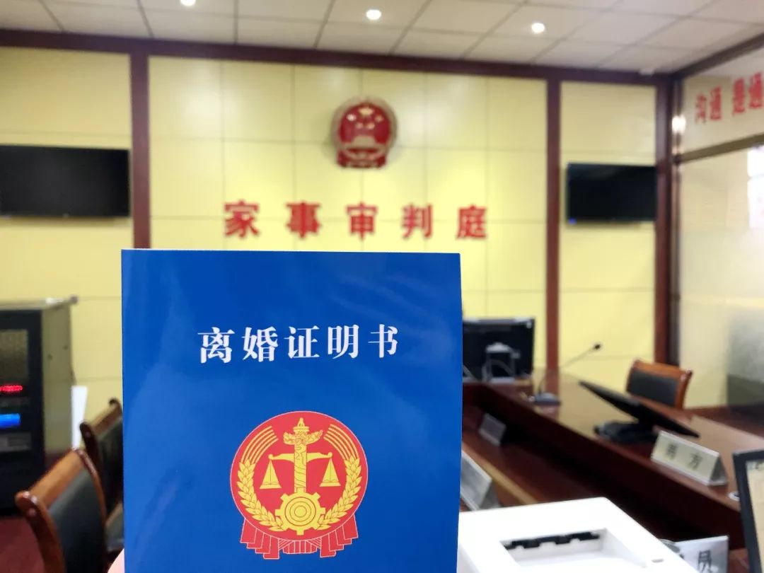 神秘华侨要在家乡投资30亿，一查：支票系伪造，他是本地失业教师