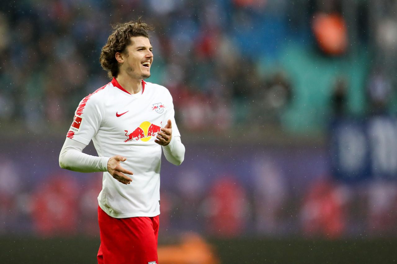 萨比策来曼联踢得怎样,曝曼联满意萨比策表现