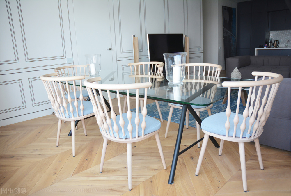 家用餐桌是圆桌好还是方桌好,餐桌圆桌选多大尺寸最合适