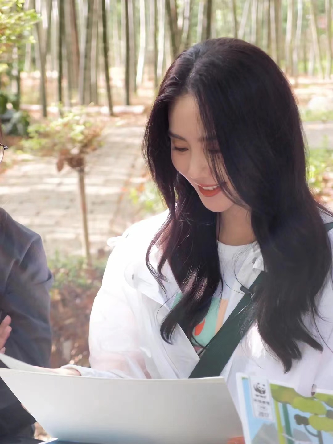 刘诗诗再战时装周早春写真惊艳,刘诗诗一袭粉裙优雅精致