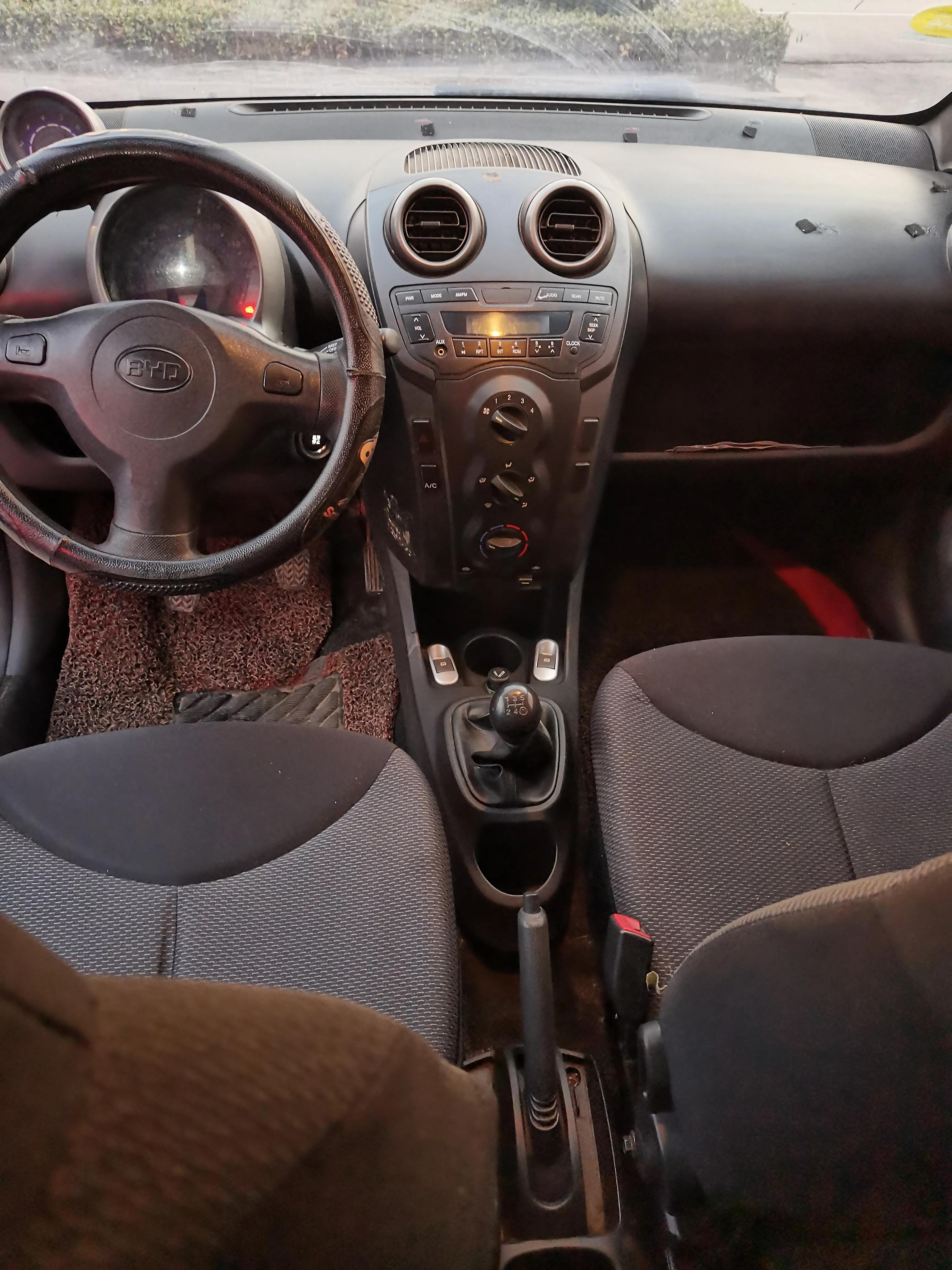 来个练手神器，比亚迪F0，这个小车还带一键启动无钥匙进入