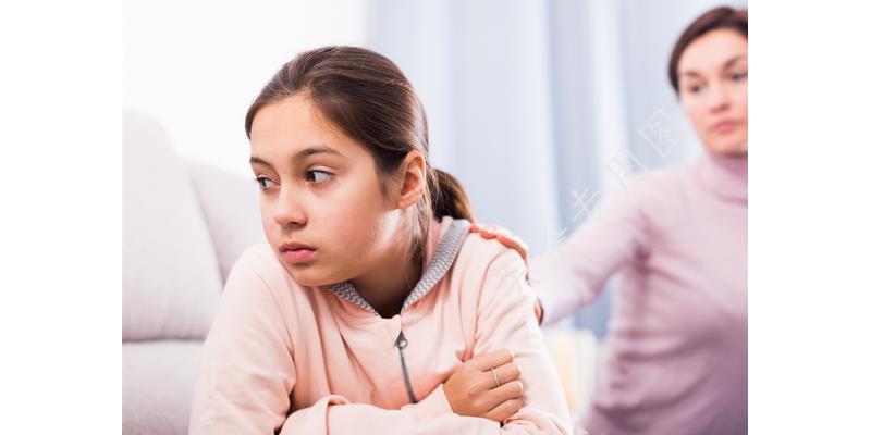 女子为凑钱给老公治病,女子为了给丈夫治病筹钱现身