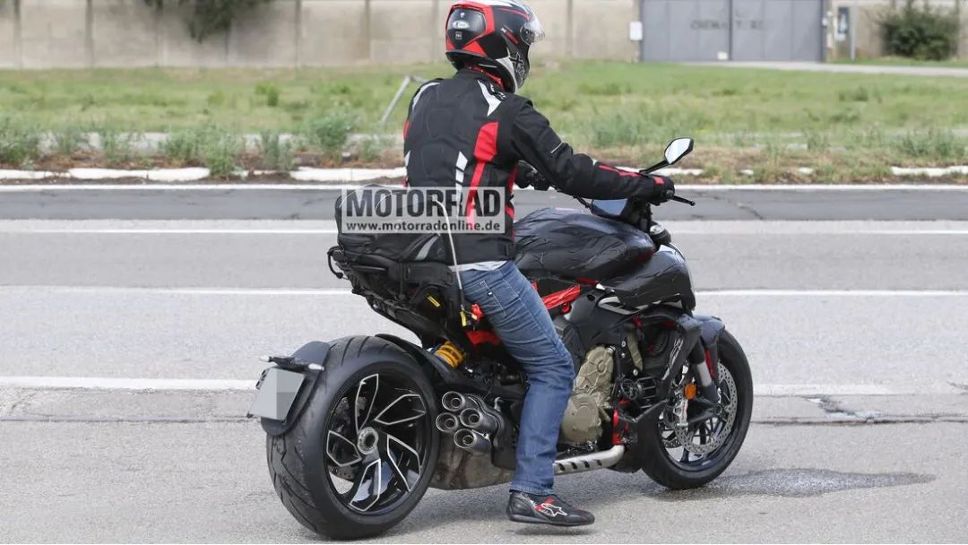 杜卡迪v4巡航车路测图曝光,杜卡迪v4巡航