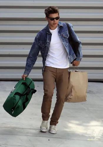 女士牛仔夹克外套,牛仔夹克外套男搭配