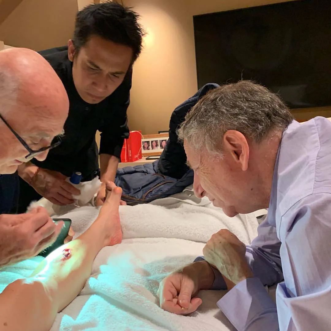 杨紫琼高定礼服闪耀戛纳红毯,杨紫琼携手老公亮相奥斯卡红毯