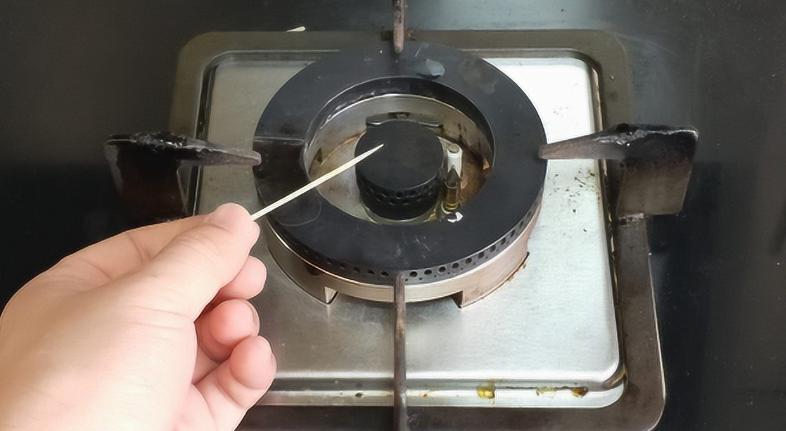 煤气灶有个小机关只需动一动,燃气灶上的小机关在哪里