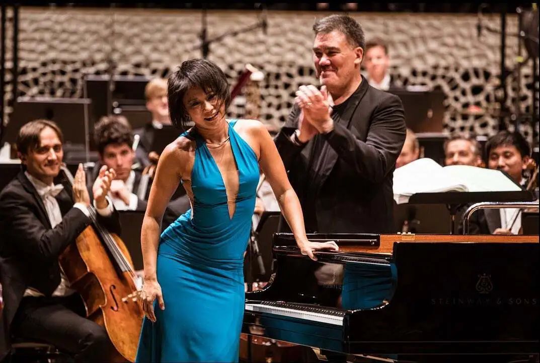 中国钢琴女魔王穿短裙演奏被嘲不雅？！霸气回怼：我只是在做自己