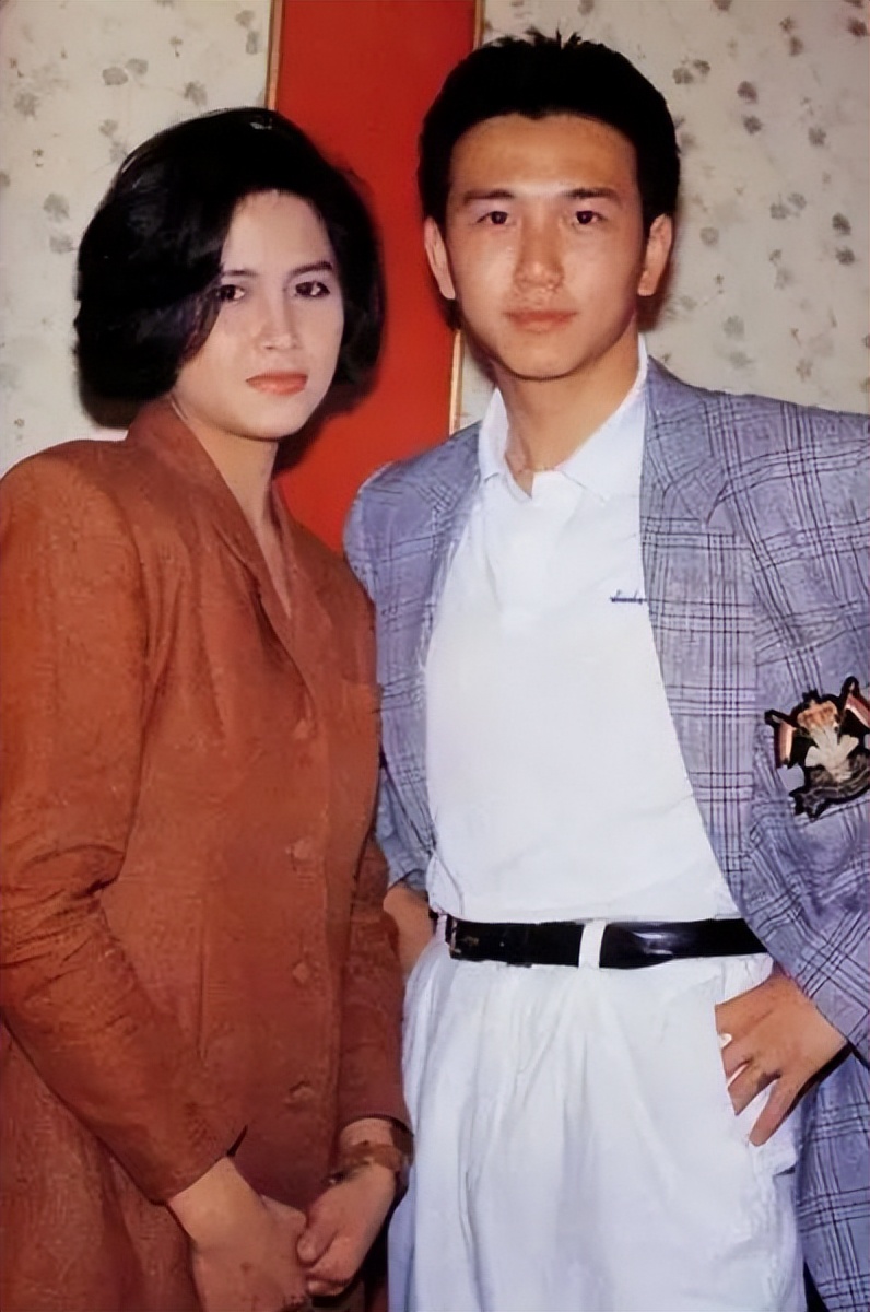 过气老戏骨窘况:农村走穴、直播捞金、情史混乱,晚节还值钱吗?