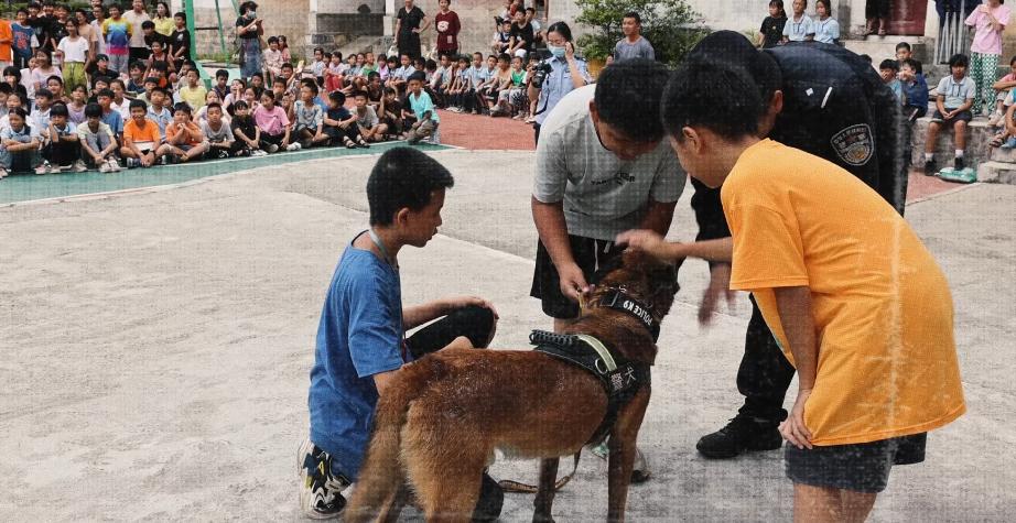 这个“六一”,真“警”彩!