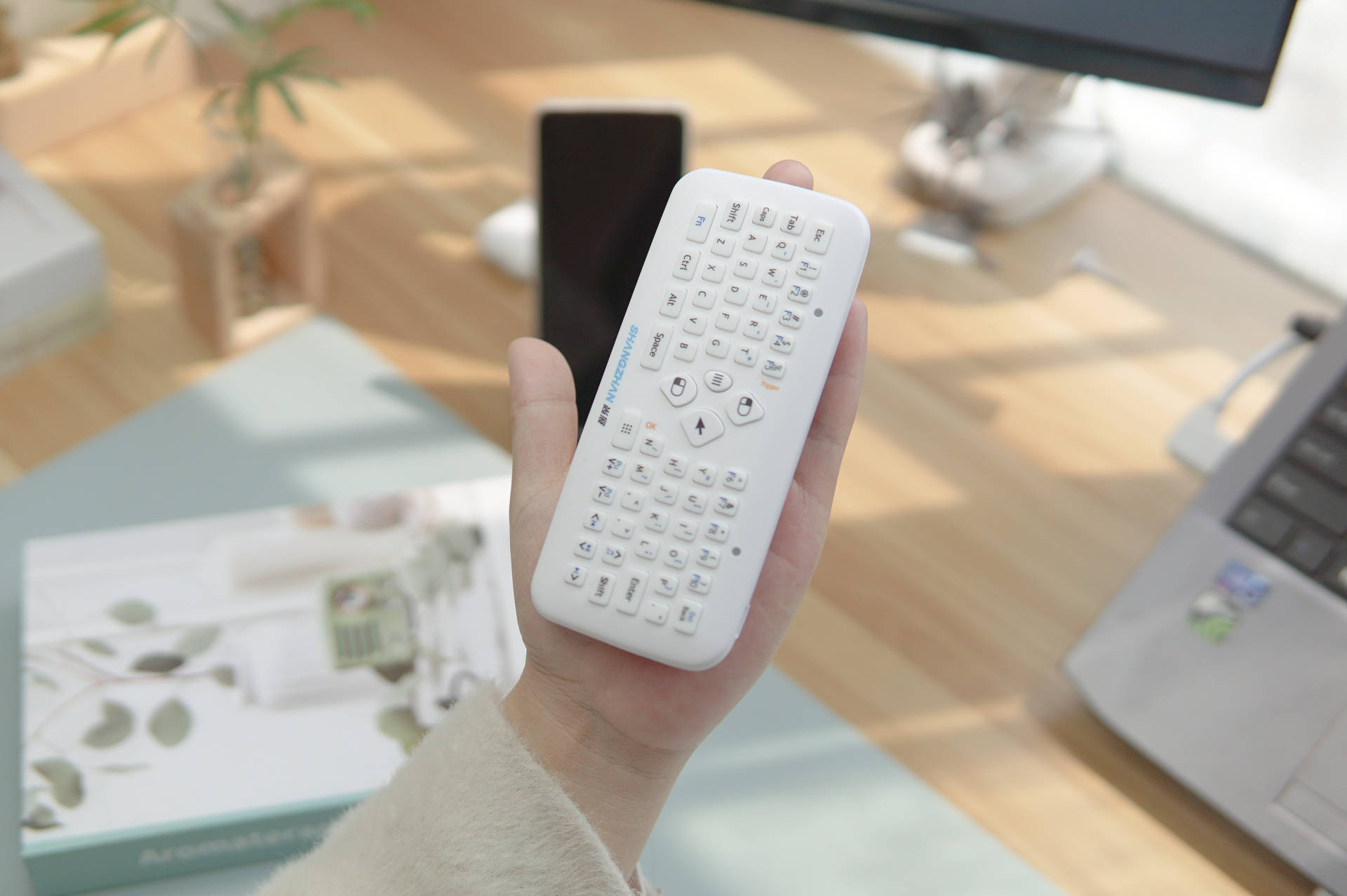 电脑多功能投影键盘,空中键鼠控制电脑电视