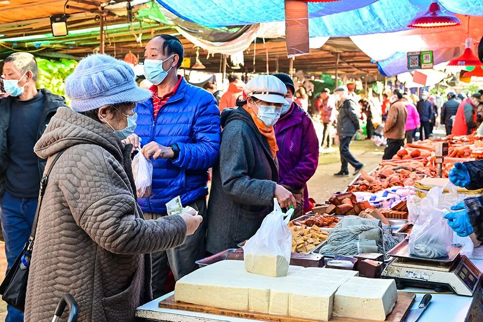 西山脚下的早市,闲逛最具人间烟火气的早市