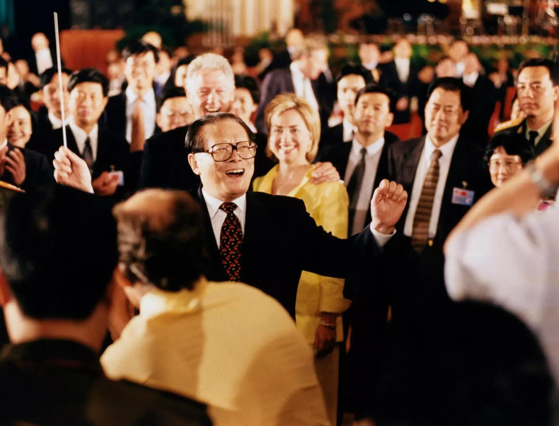 克林顿回忆录：我和江*民泽**呆在一起的时候越长，我就越喜欢他