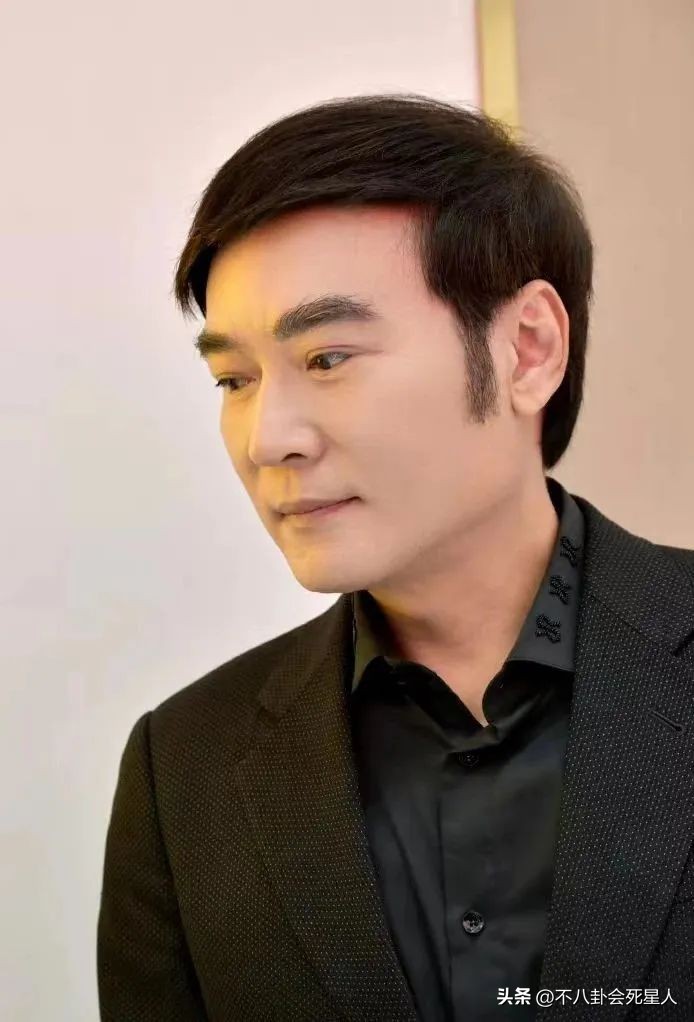 郑少秋沙溢周杰伦,郑少秋摘假发