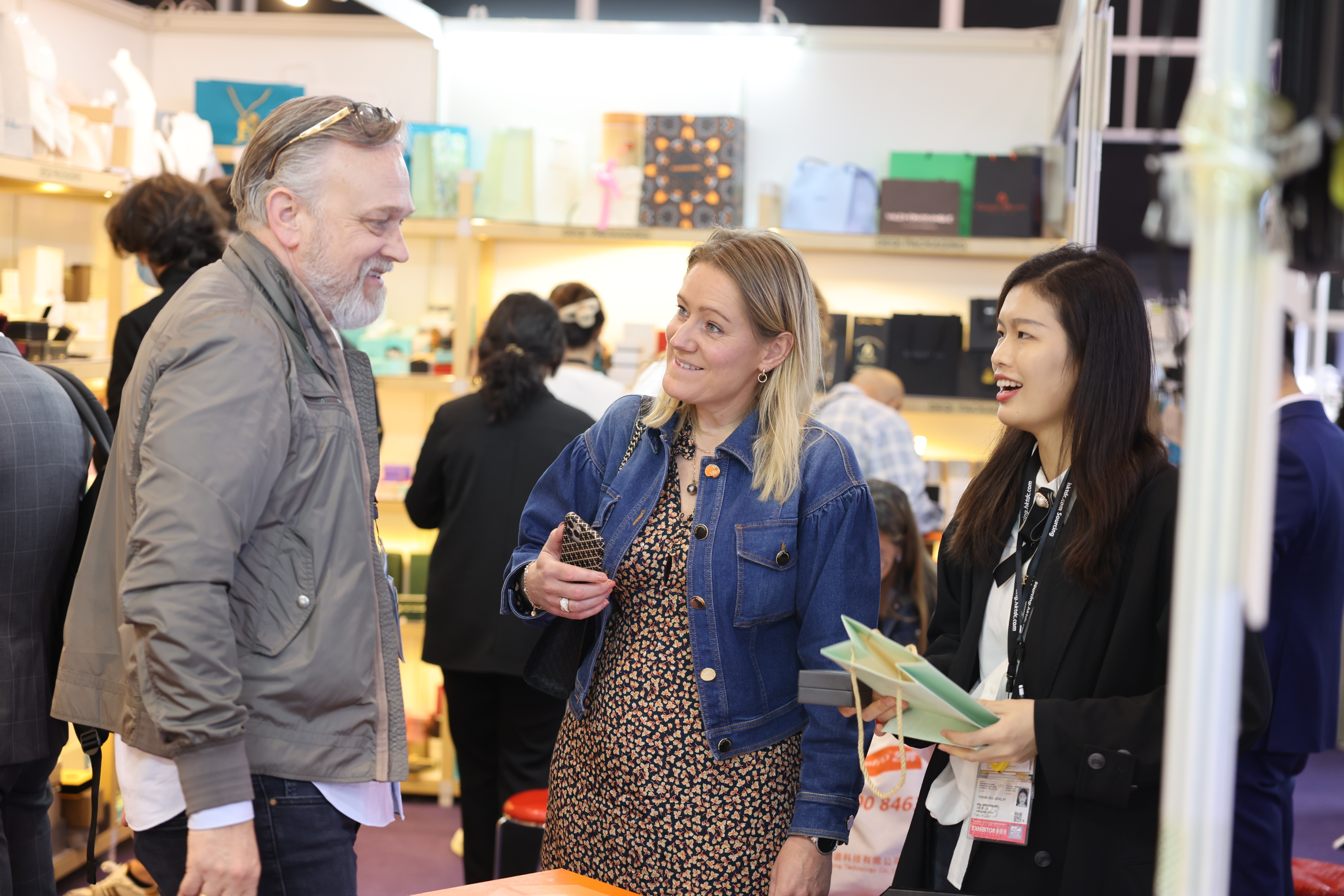 香港新闻香港珠宝展,香港珠宝双展人气旺