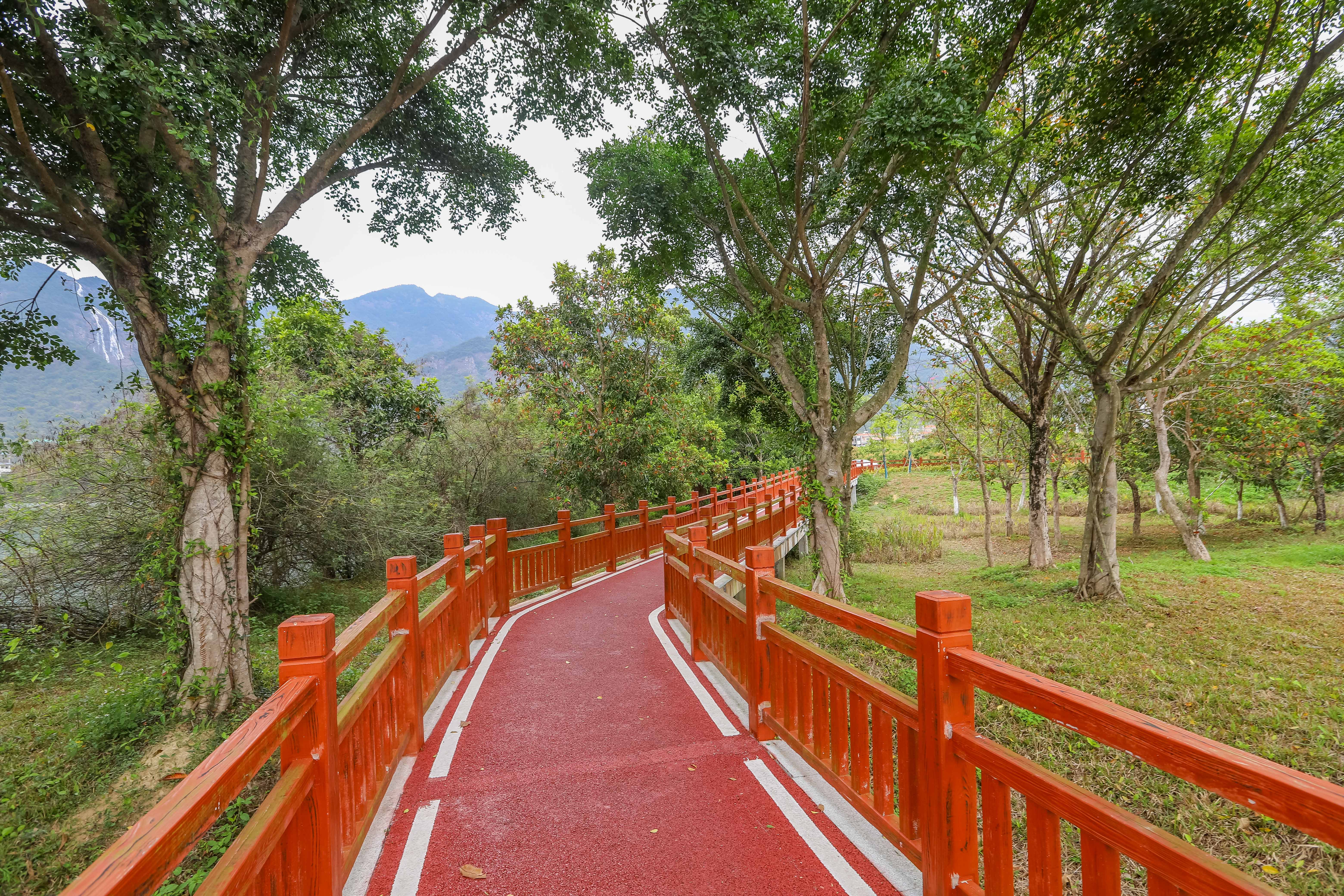 距离九寨沟不远的景点,距广州一千公里的地方