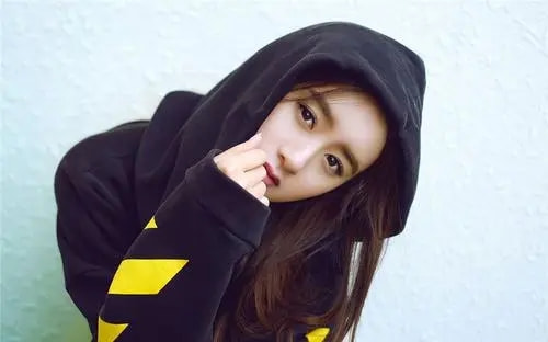 她曾被誉为娱乐圈校花,她被称为最美校花