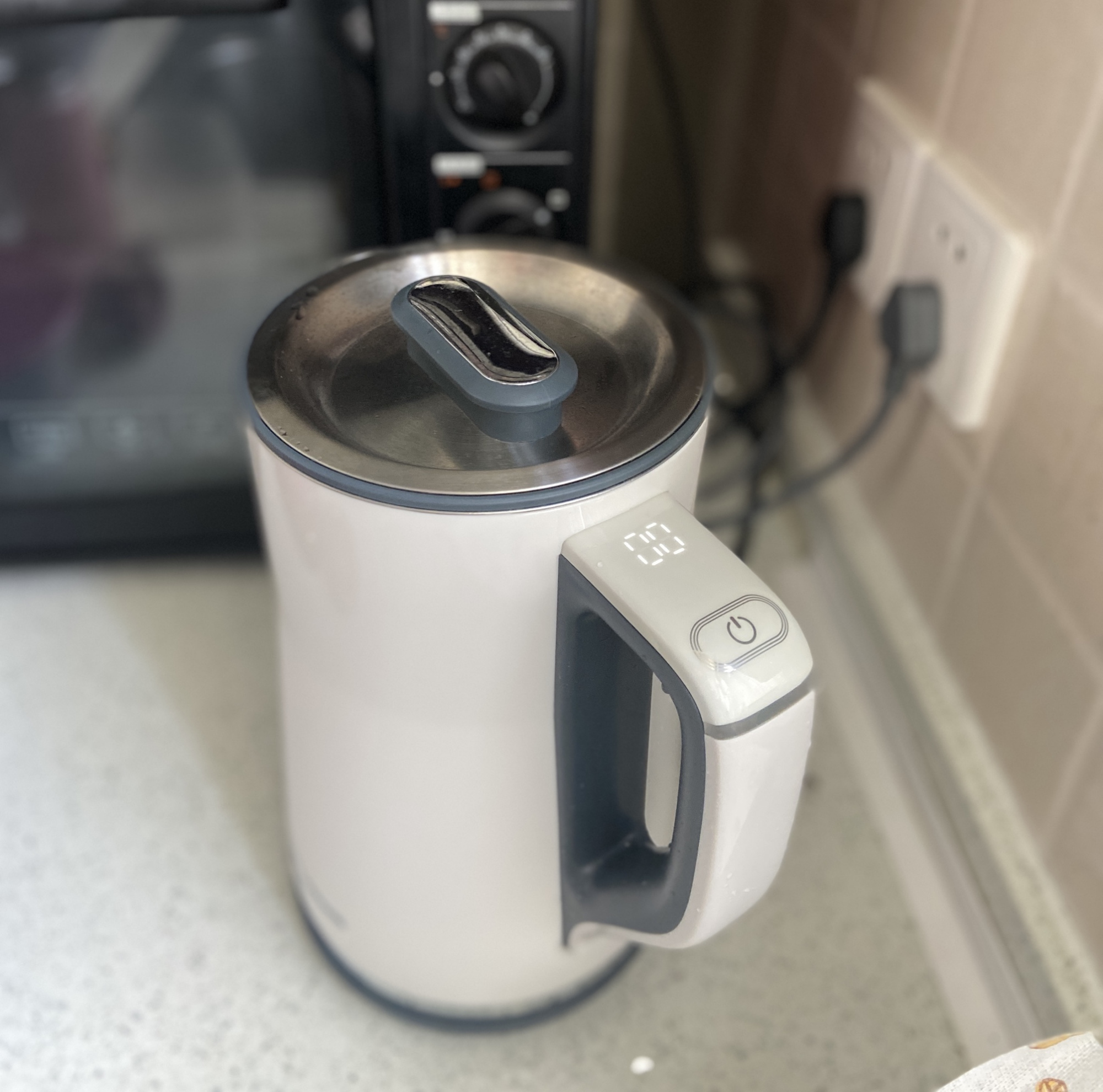 即热饮水机和恒温水壶比较,热水壶好还是即热饮水机好