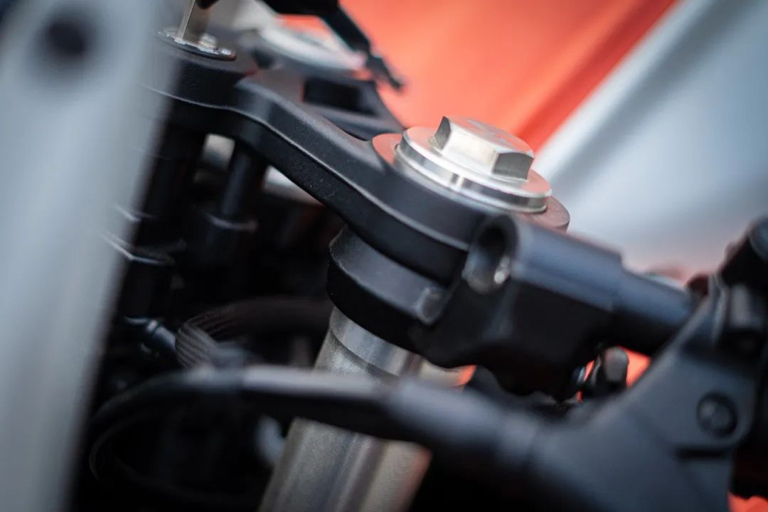 qjmotor赛250细节展示,qjmotor赛250值得买吗