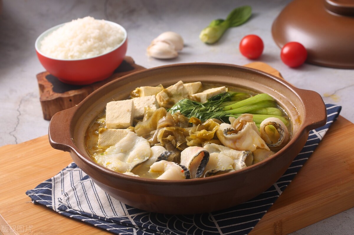 什么锅可以代替砂锅煲汤,煲汤用砂锅好还是瓷锅好